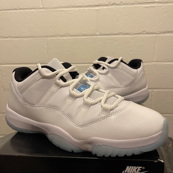 Air Jordan 11 Low Legend Blue